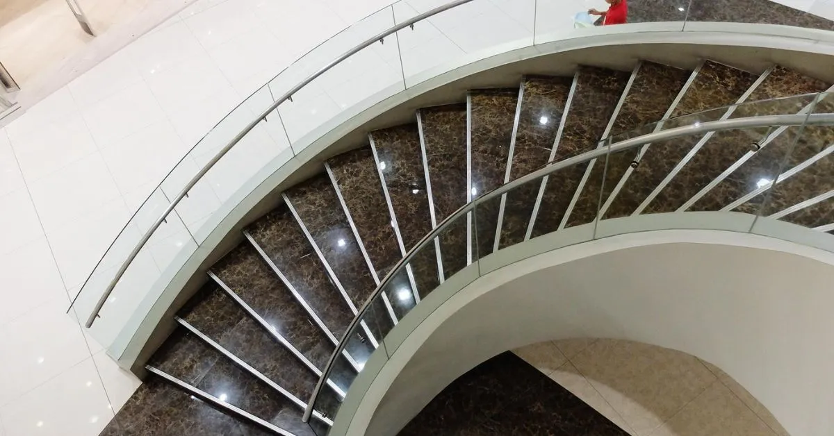 How to Fabricate a Cantilever Staircase?